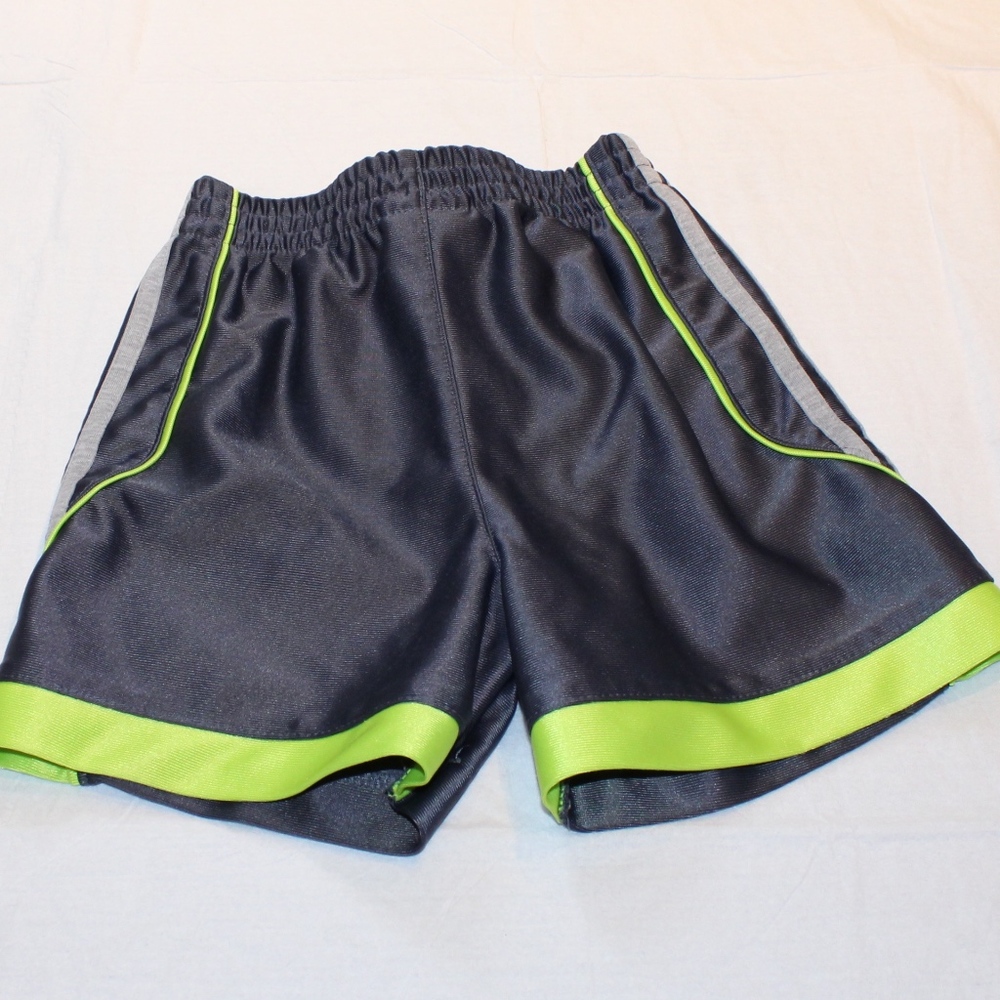 Adidas toddler grey/green tee and shorts (18 mo) - Picture 4 of 7